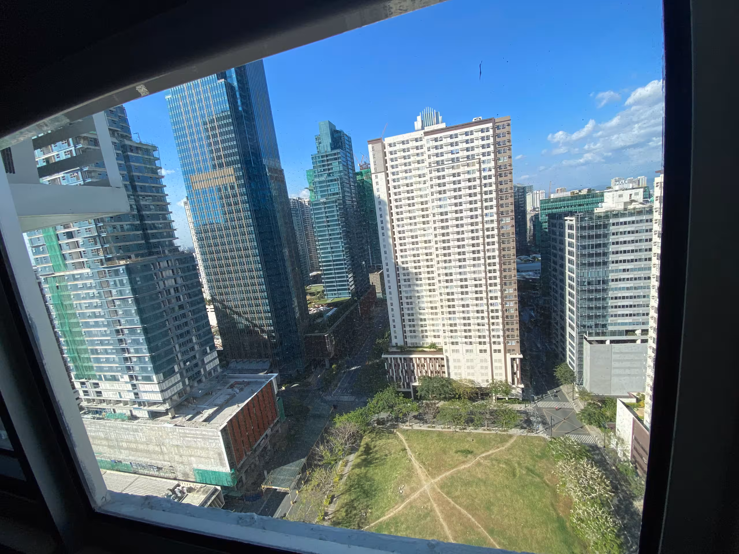 Luxurious 1 bedroom living in BGC Avida Towers Turf