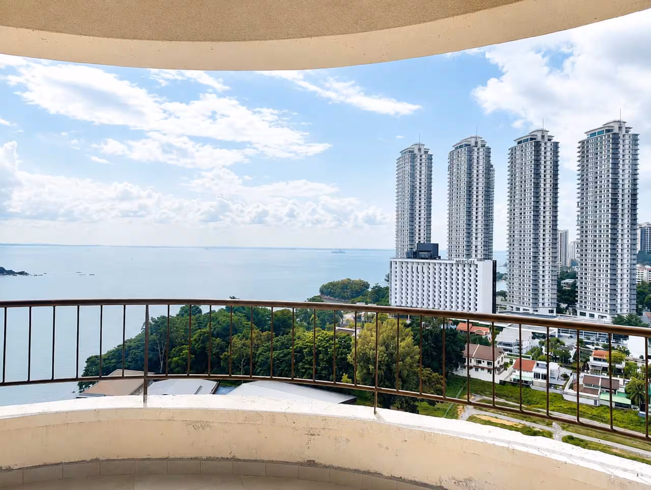 Studio Unit with Beach Access