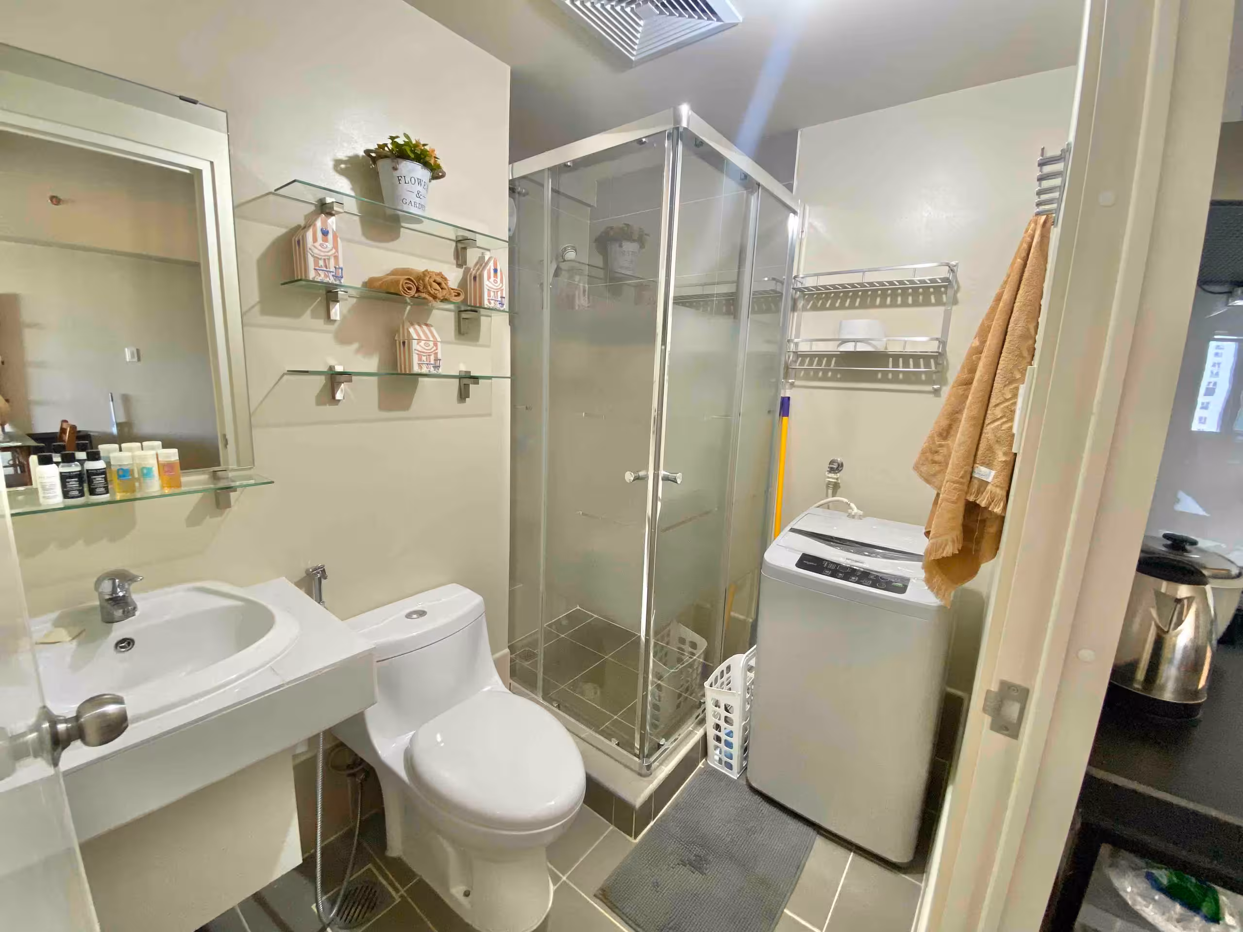 Luxurious 1 bedroom living in BGC Avida Towers Turf