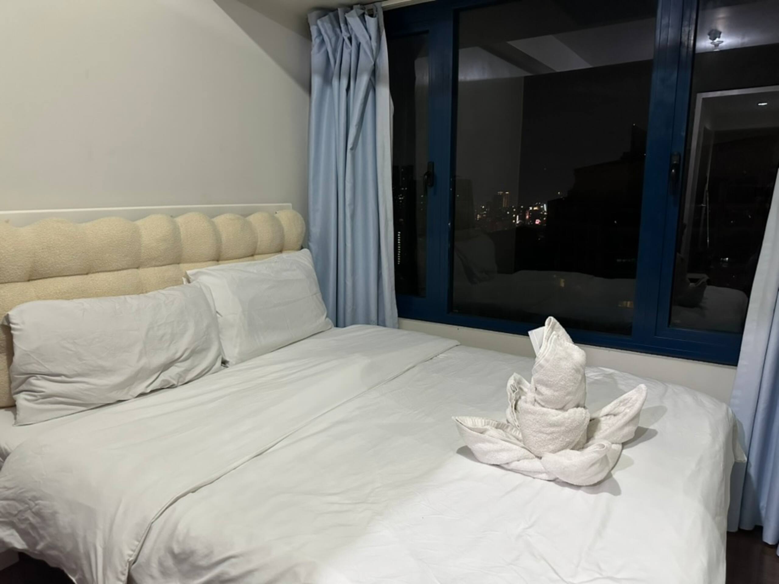 Air Residences, Ayala, Queen Bed