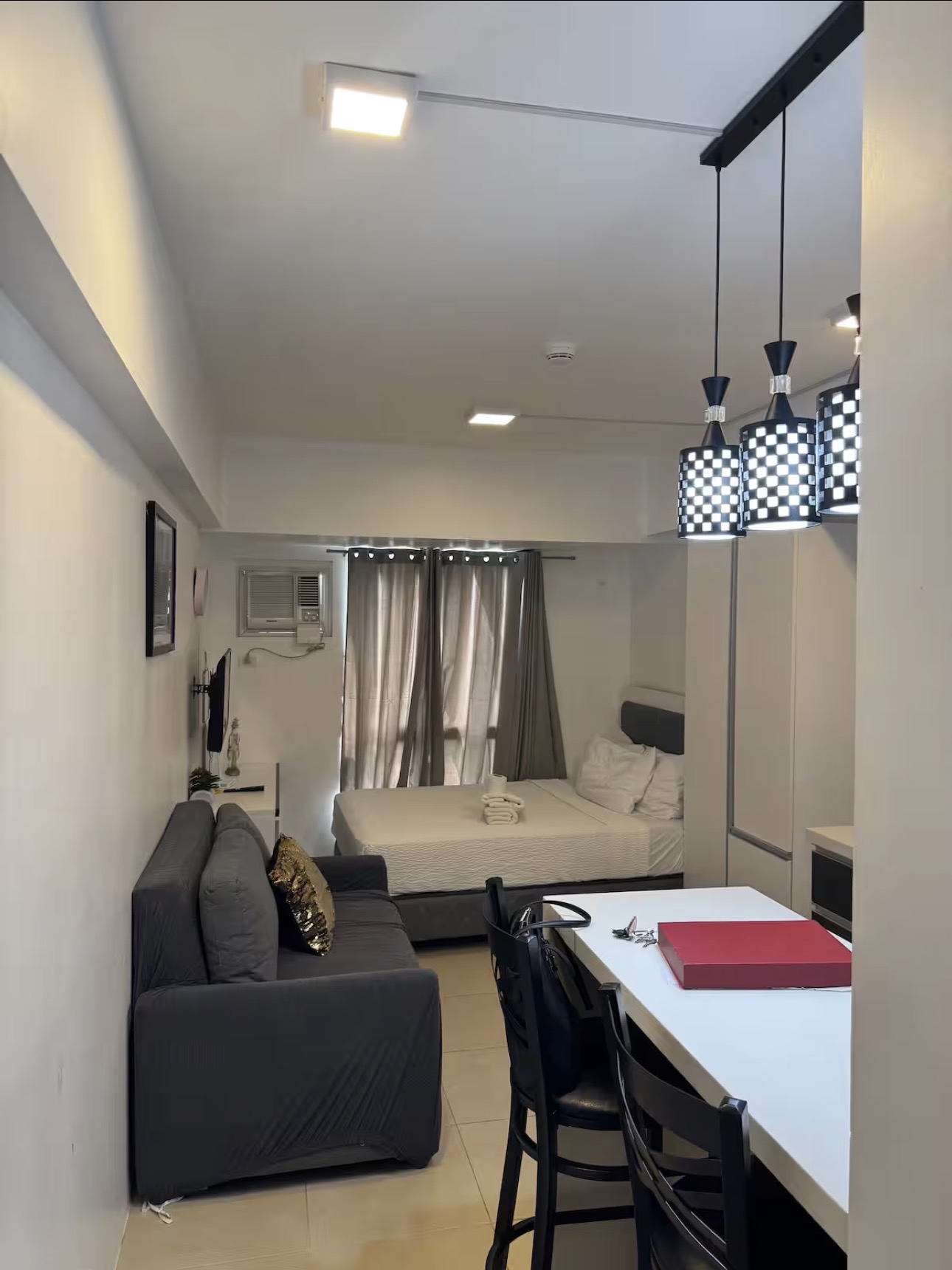 Cozy condo in Makati