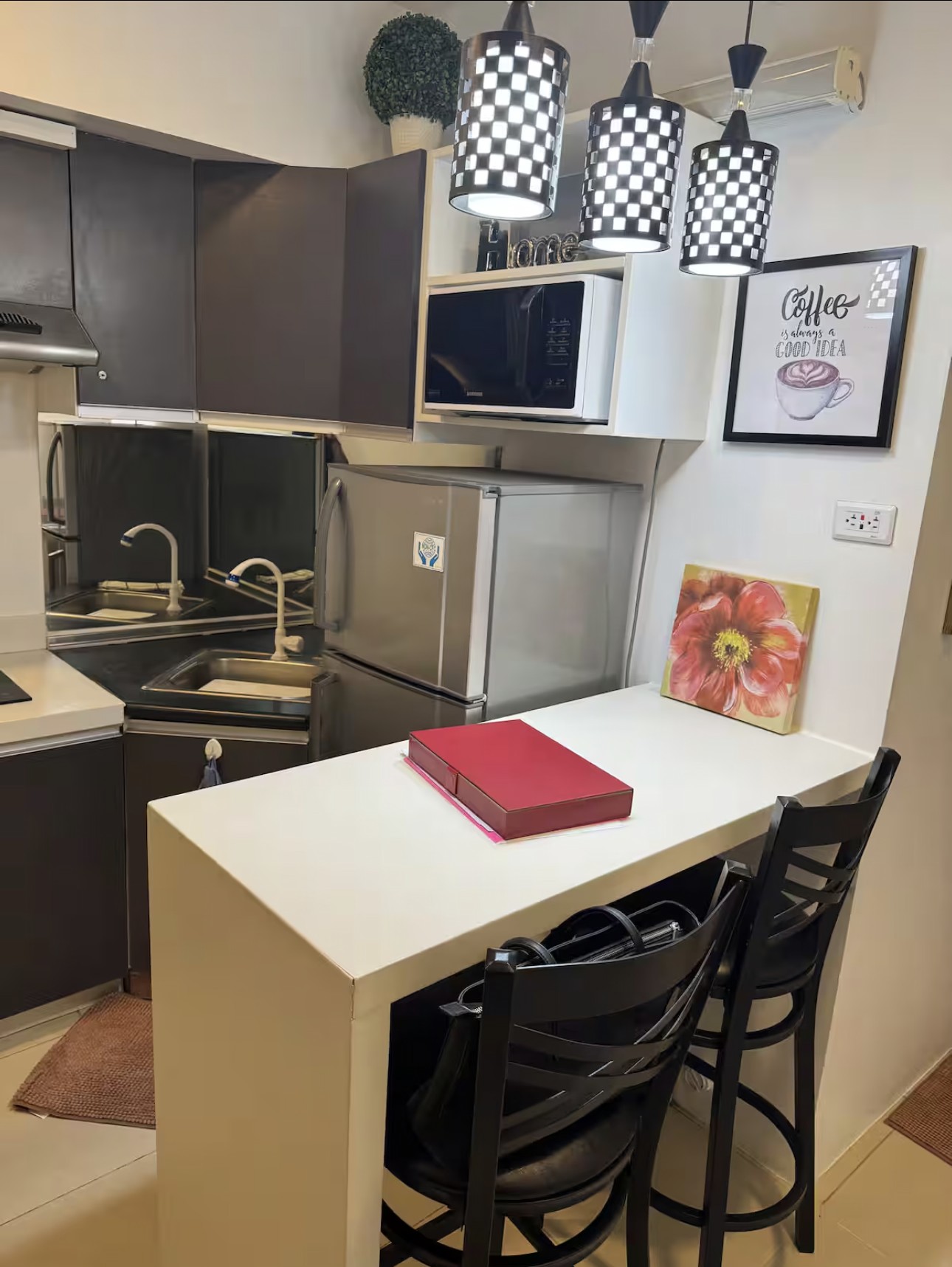 Cozy condo in Makati
