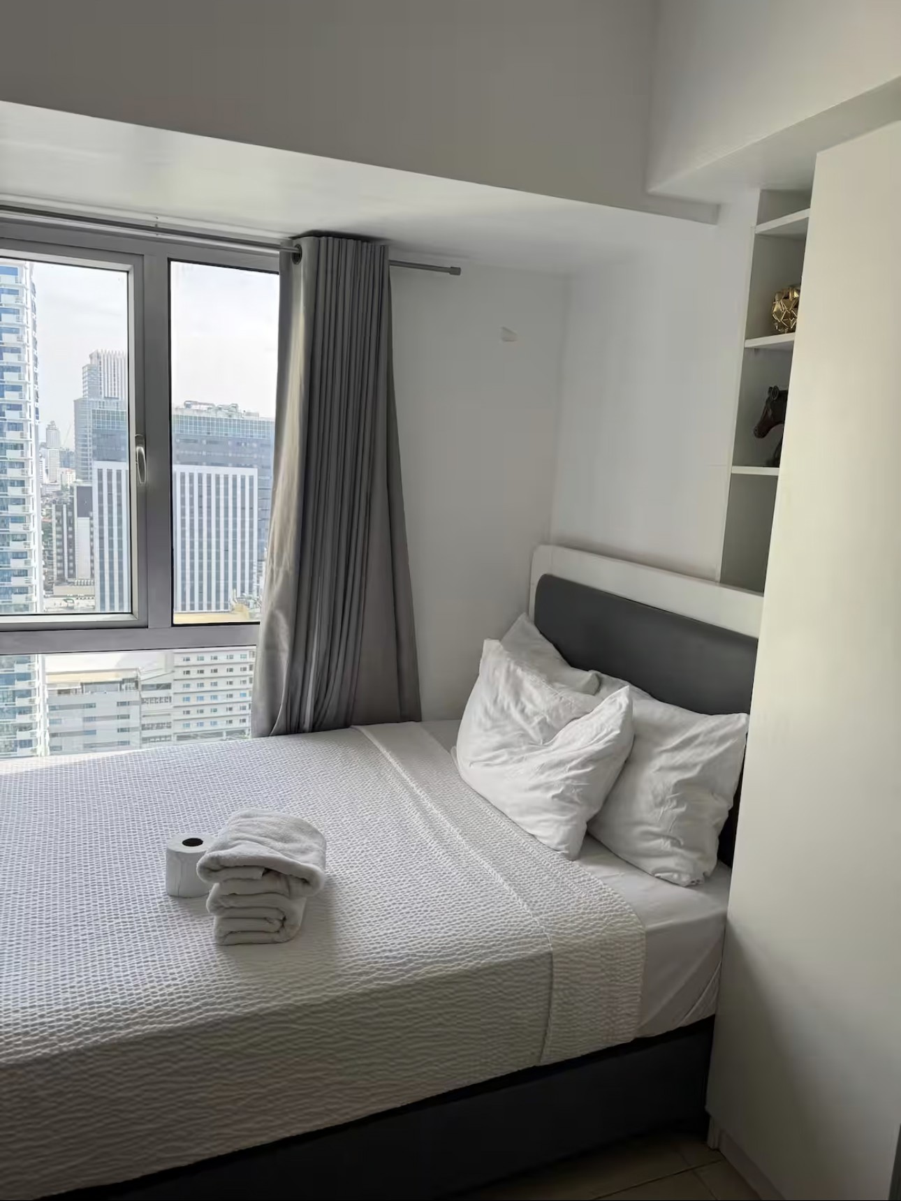 Cozy condo in Makati