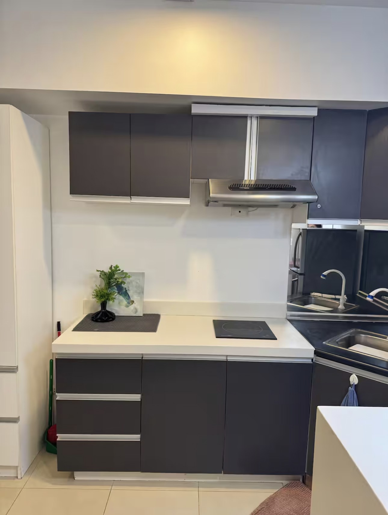 Cozy condo in Makati