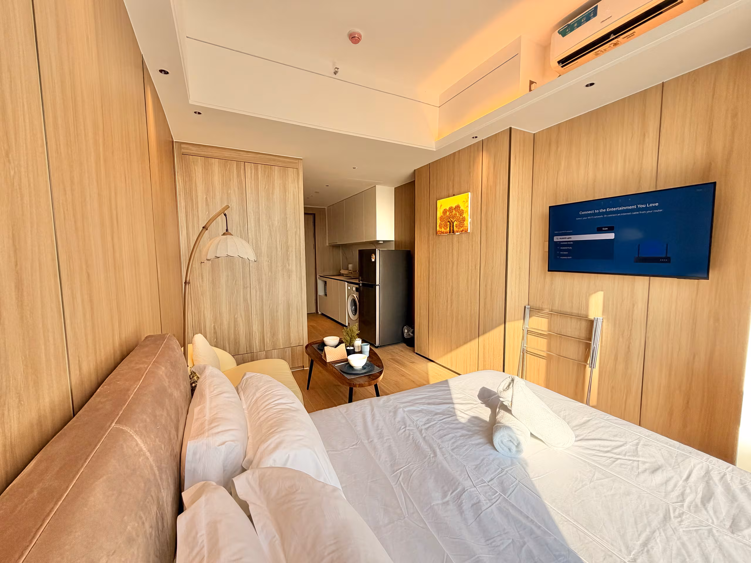 Homey Cozy Unit Uptown BGC +Fast Wi-Fi, Near Malls