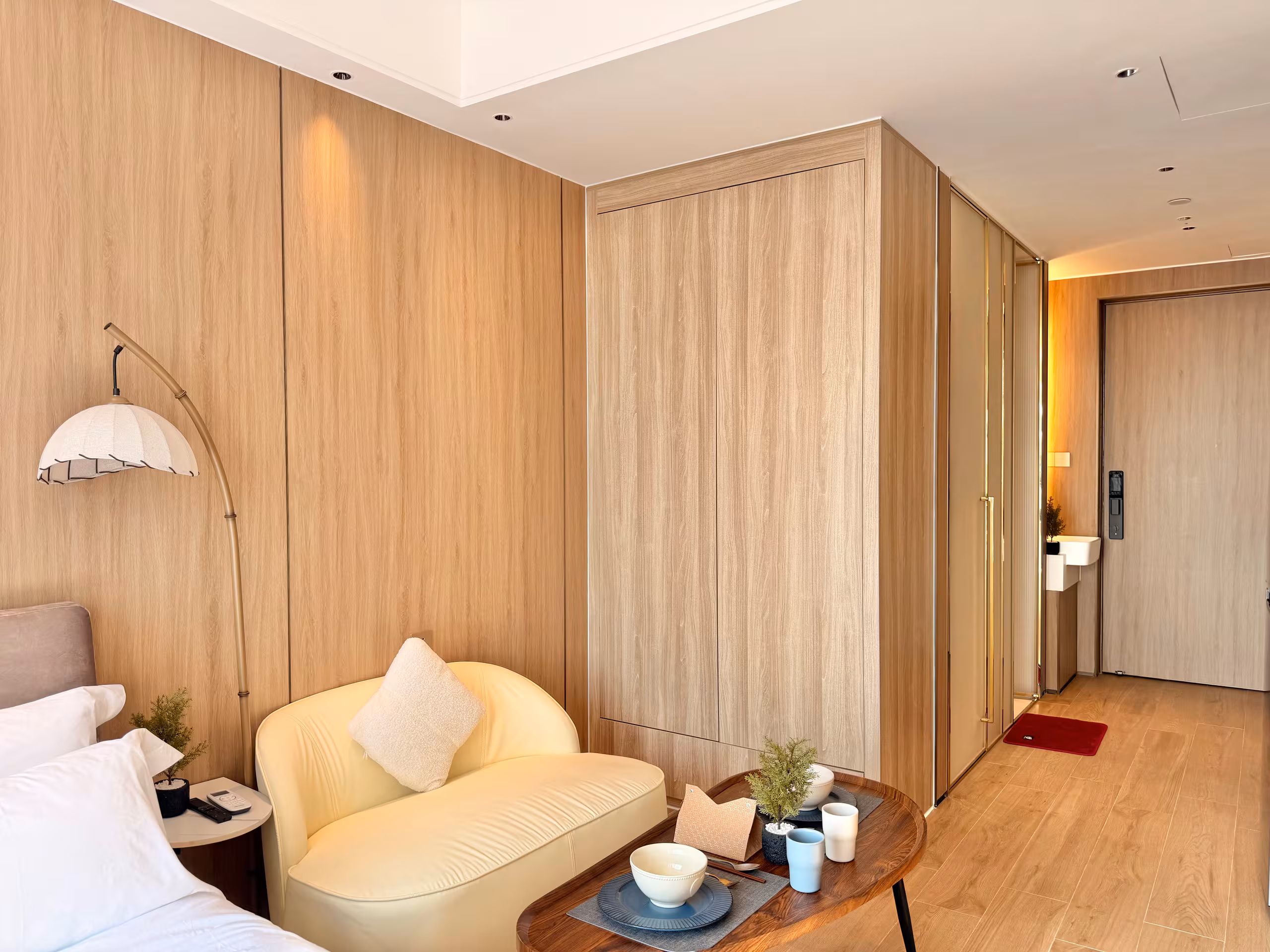 Homey Cozy Unit Uptown BGC +Fast Wi-Fi, Near Malls