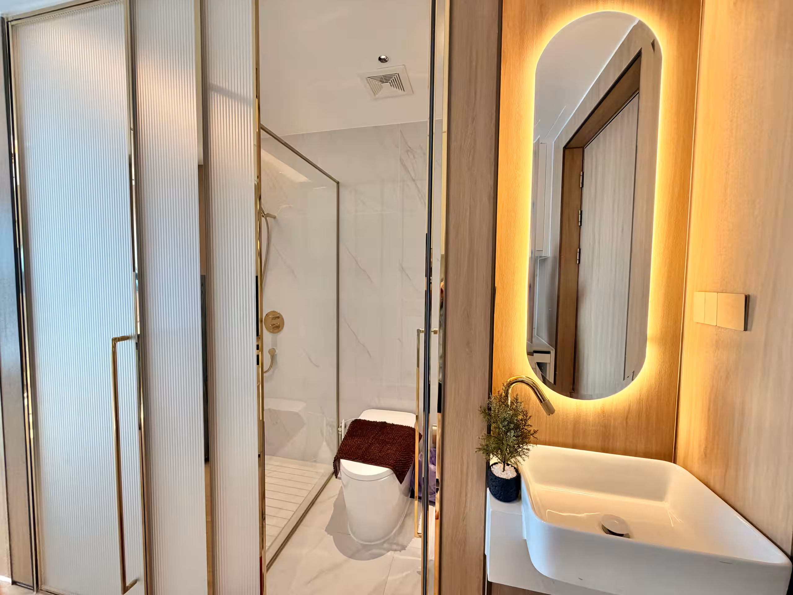 Homey Cozy Unit Uptown BGC +Fast Wi-Fi, Near Malls