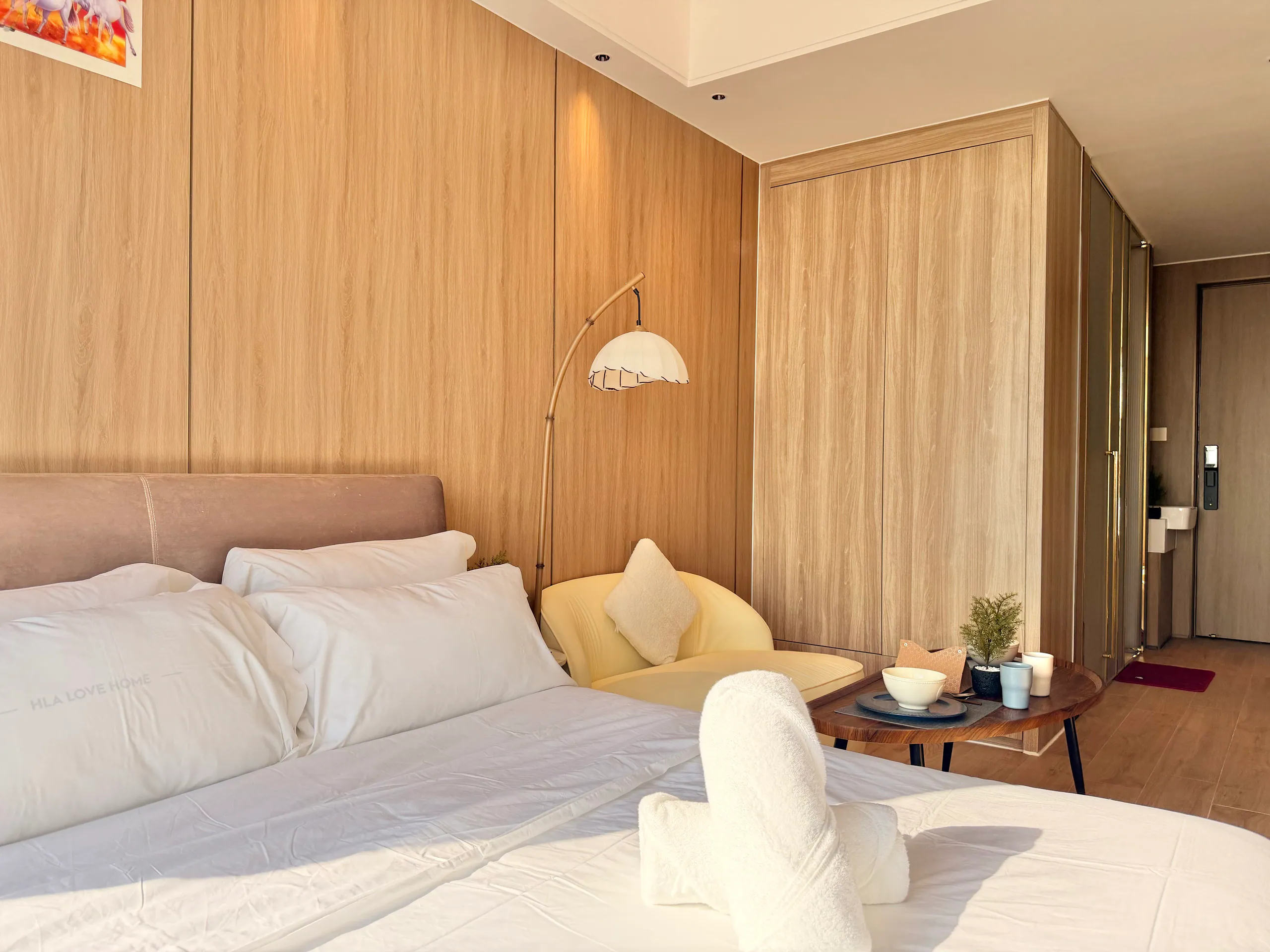 Homey Cozy Unit Uptown BGC +Fast Wi-Fi, Near Malls