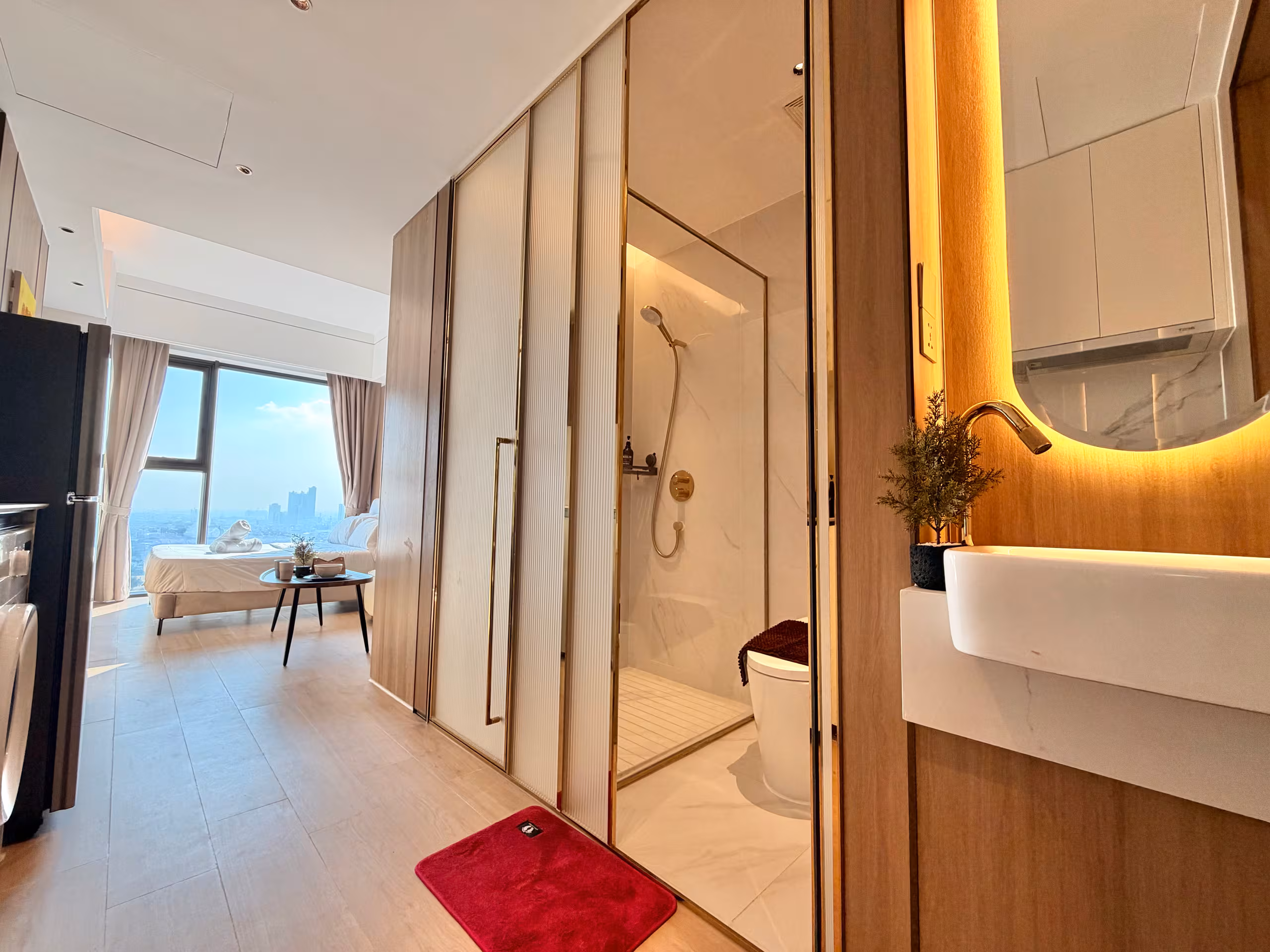 Homey Cozy Unit Uptown BGC +Fast Wi-Fi, Near Malls