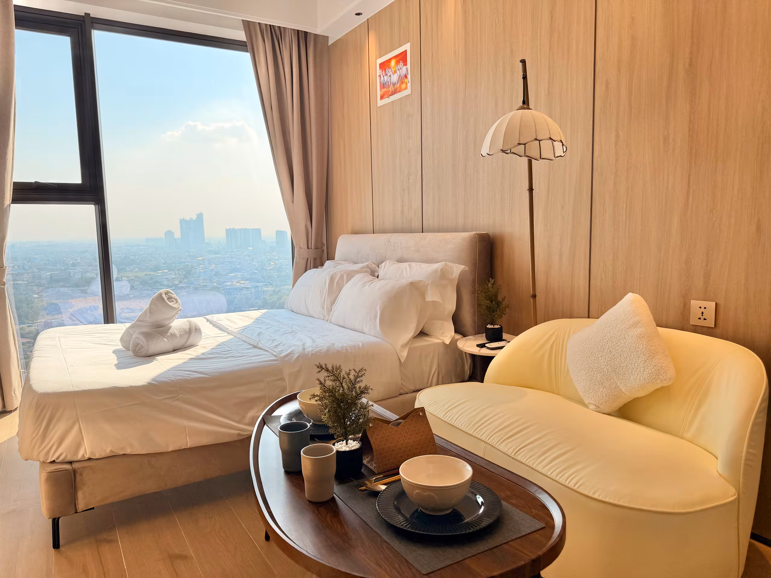 Homey Cozy Unit Uptown BGC +Fast Wi-Fi, Near Malls