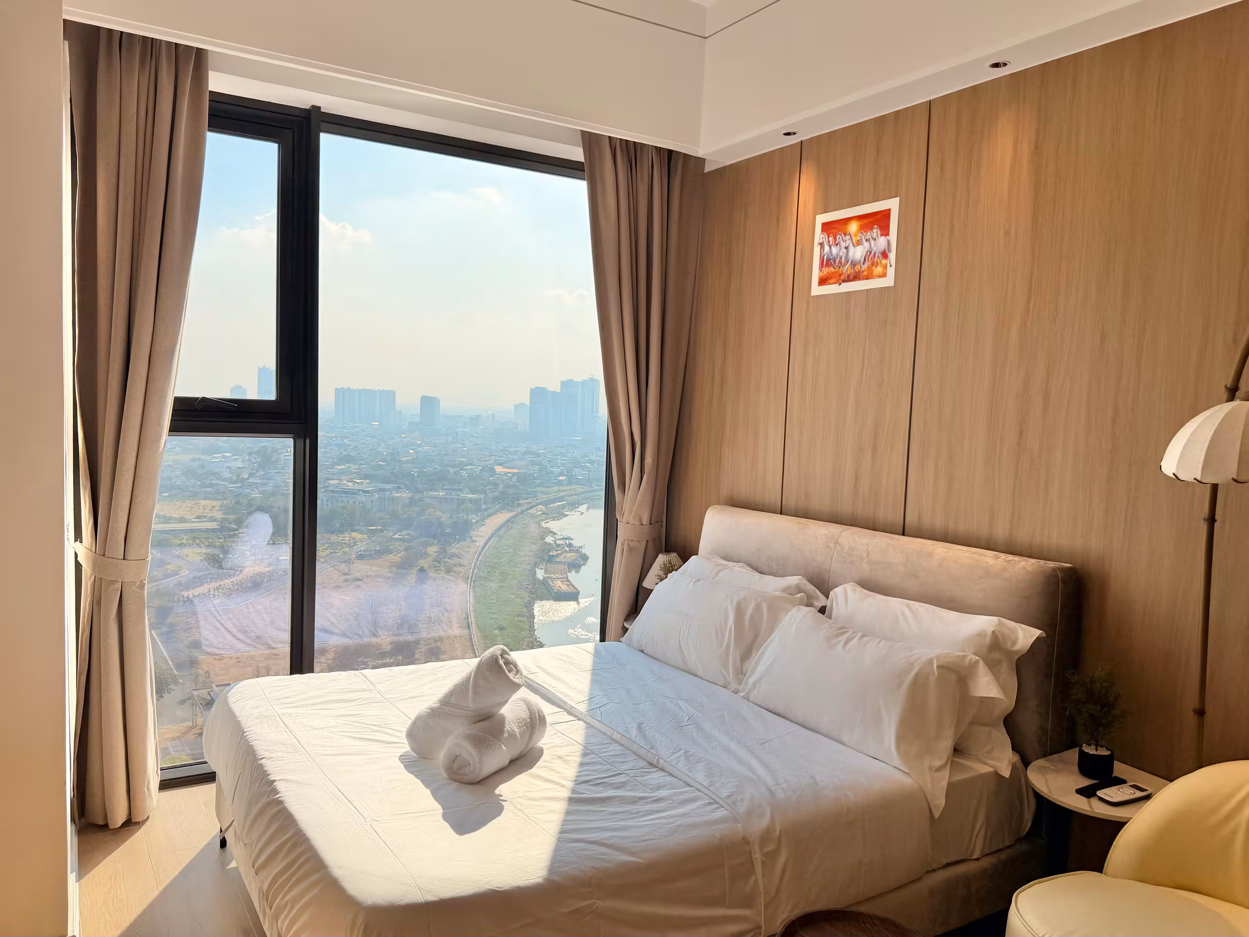 Homey Cozy Unit Uptown BGC +Fast Wi-Fi, Near Malls