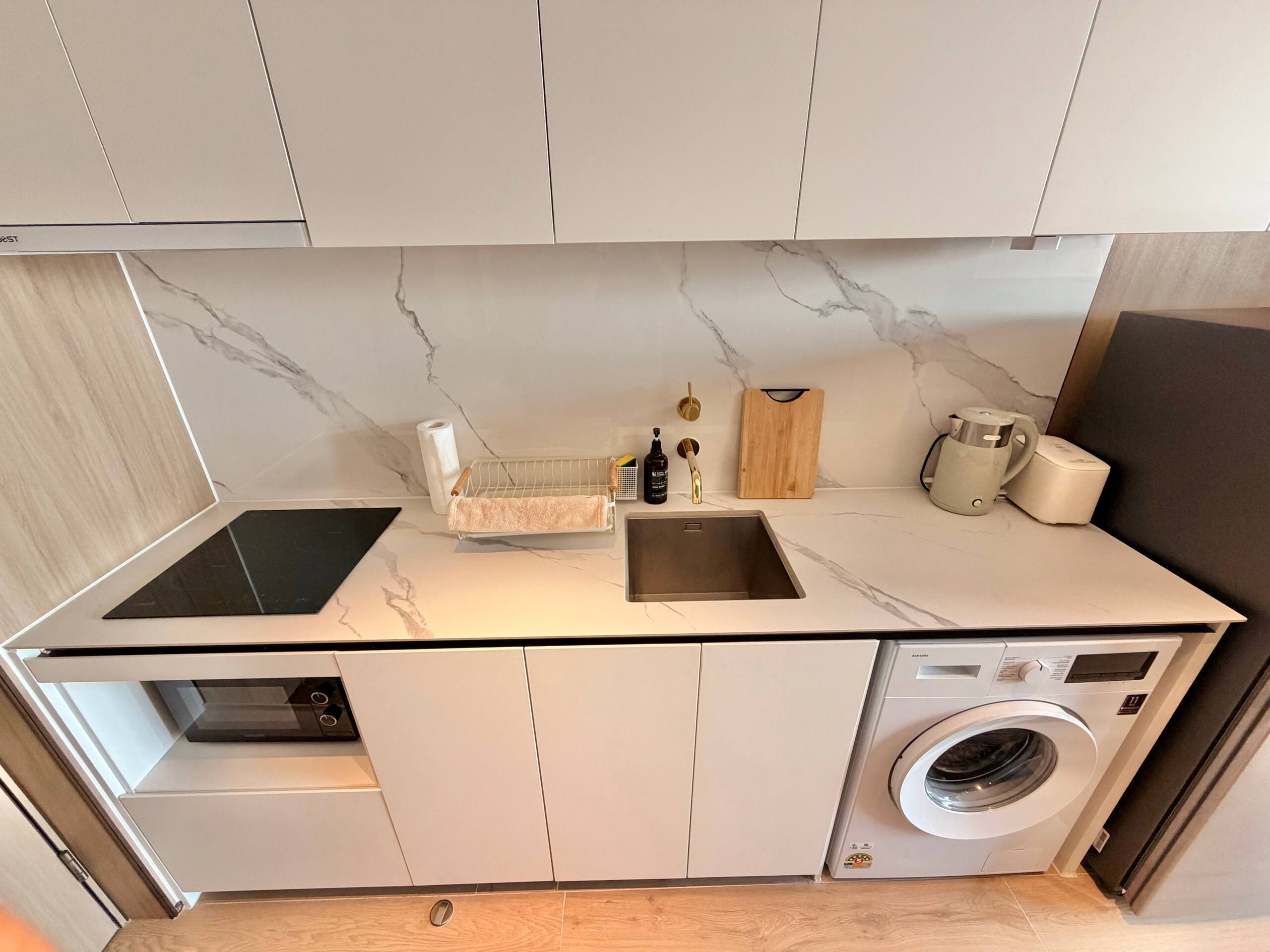 Homey Cozy Unit Uptown BGC +Fast Wi-Fi, Near Malls