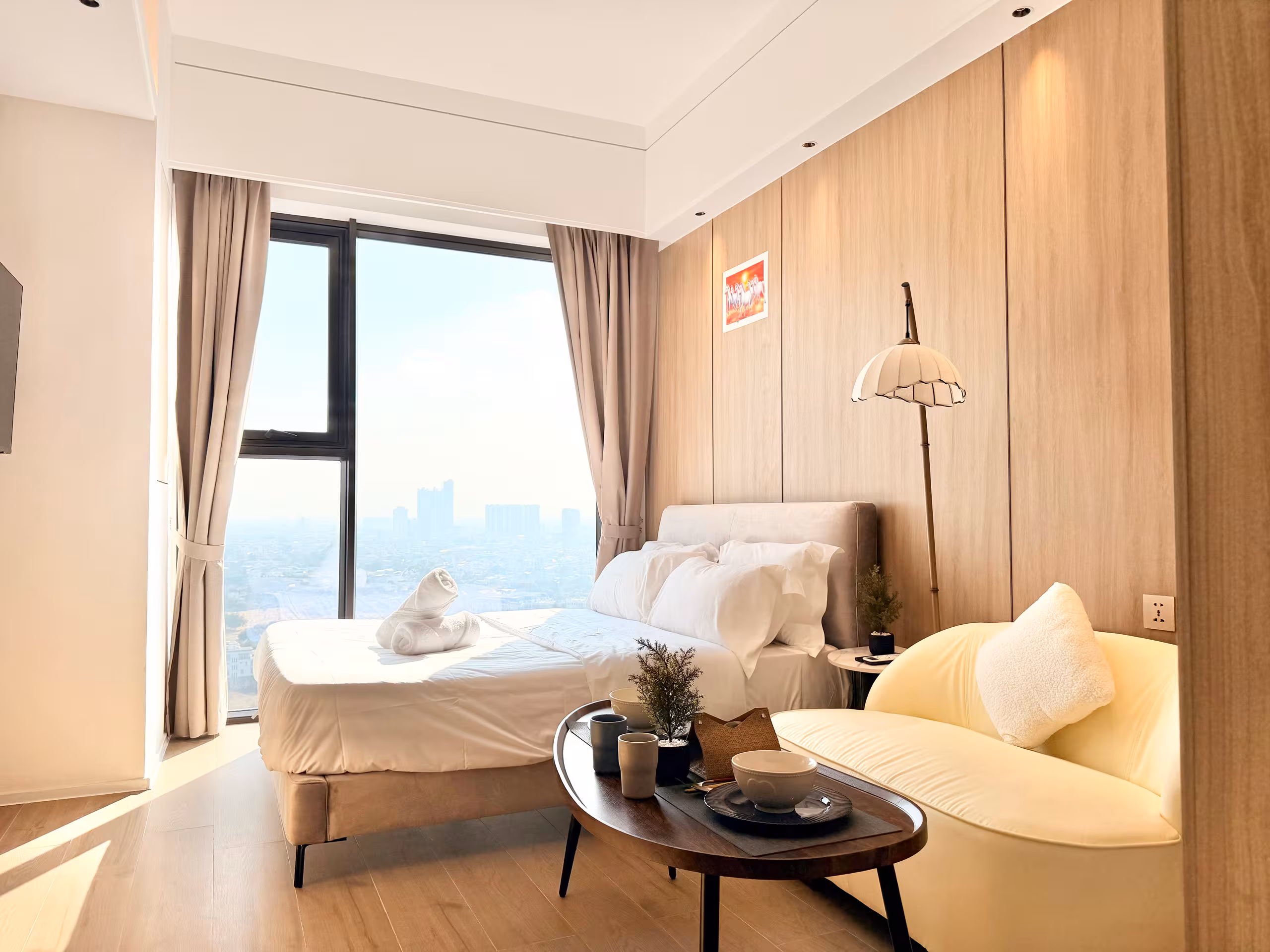 Homey Cozy Unit Uptown BGC +Fast Wi-Fi, Near Malls