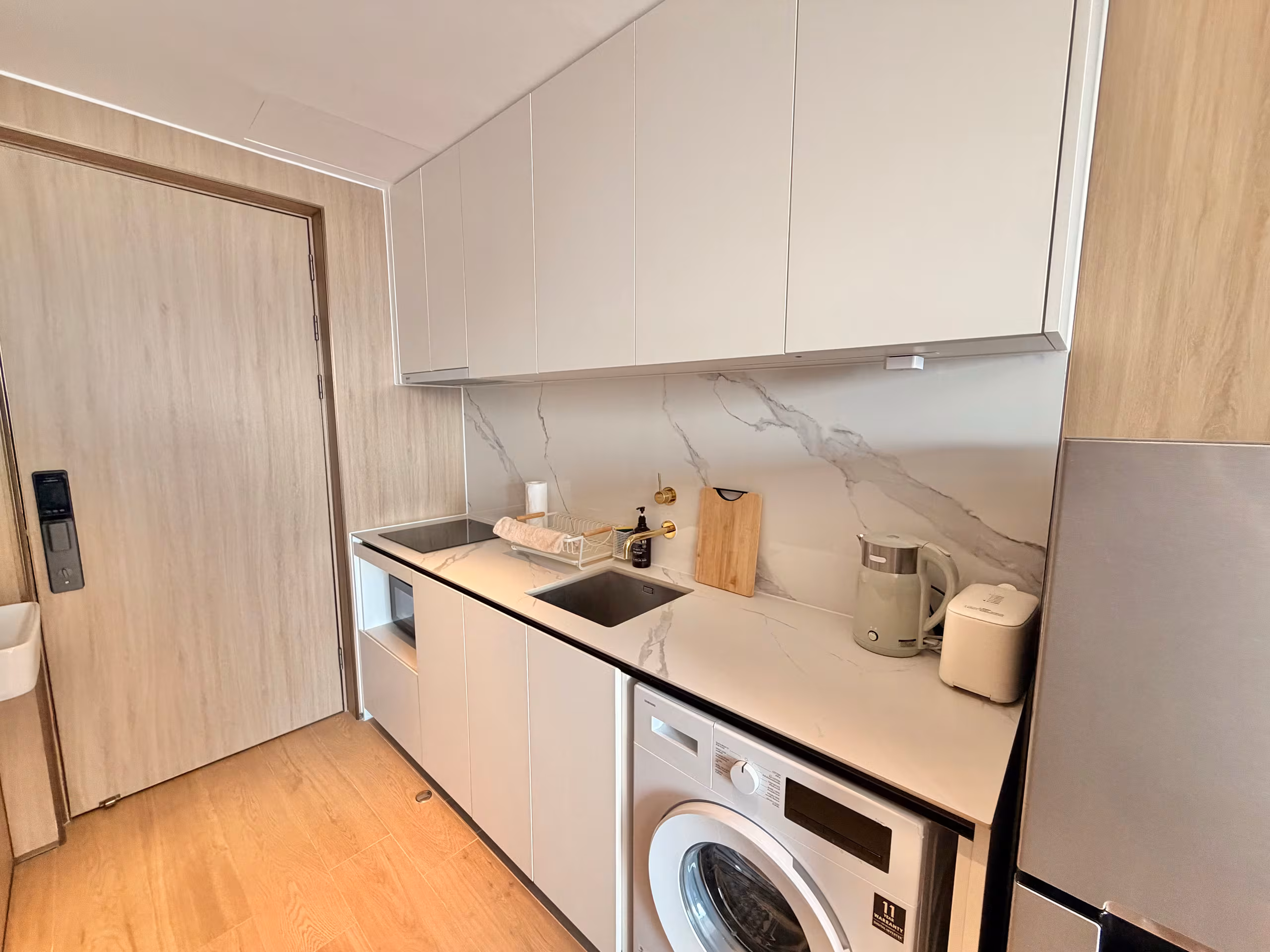 Homey Cozy Unit Uptown BGC +Fast Wi-Fi, Near Malls